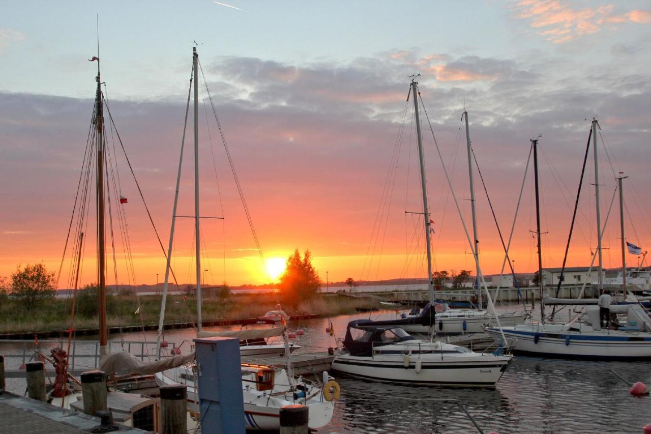 Strandnah Mit Terrasse, Gratis Nutzung Vom Ahoi Erlebnisbad Und Sauna In Sellin - Strandhaus Moenchgut Fewo06 Лоббе Экстерьер фото